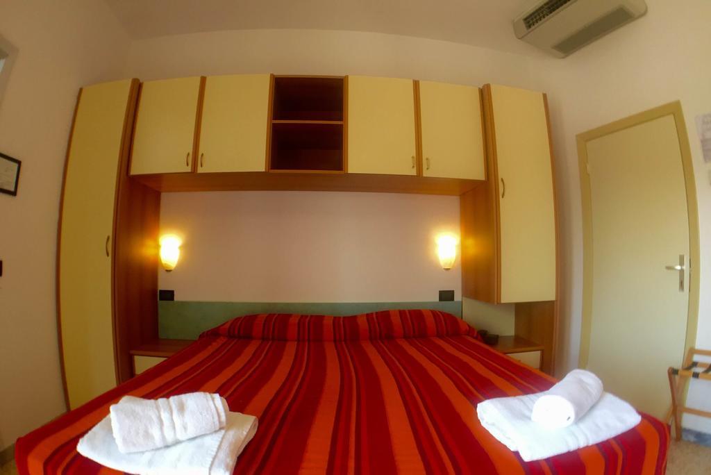 Hotel Mehari Riccione Zimmer foto