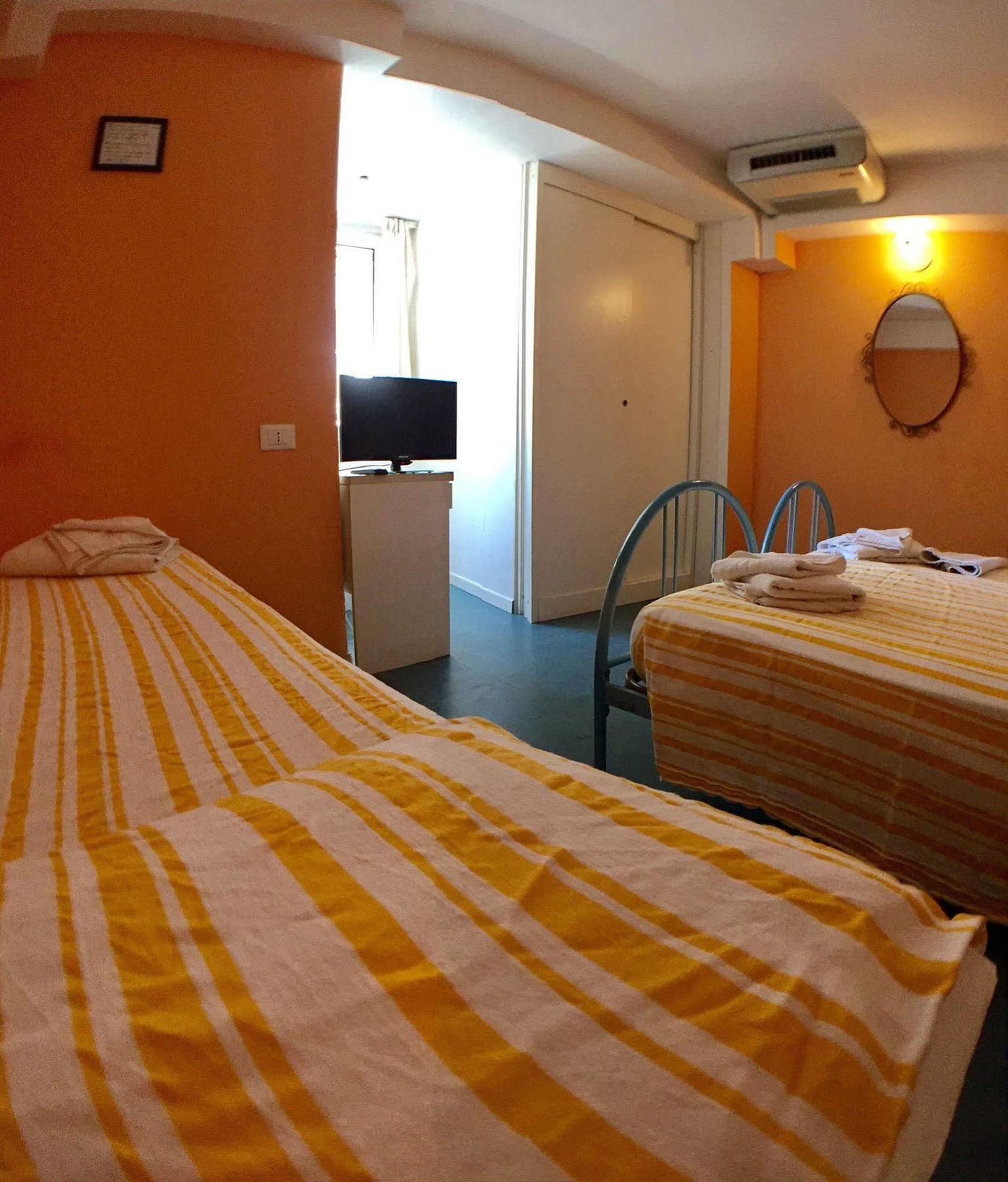 Hotel Mehari Riccione Exterior foto
